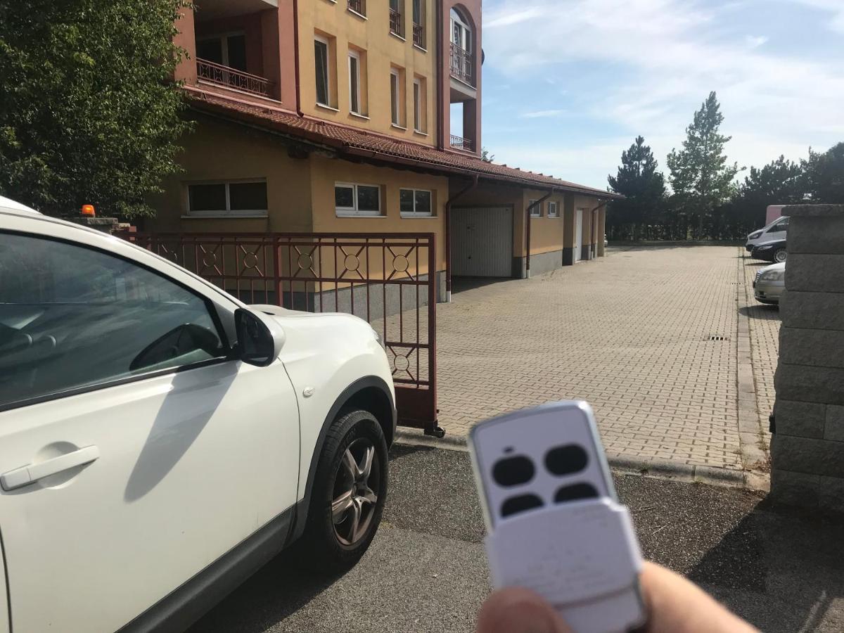 Reka Apartman Бік Екстер'єр фото